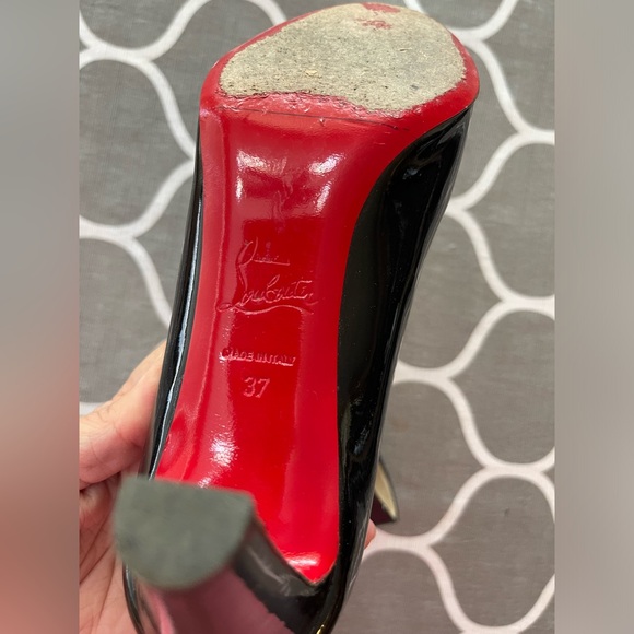 Christian Louboutin Rounded Toe Black Patent Leather Heel Size 37 or 6.5. - Picture 7 of 9
